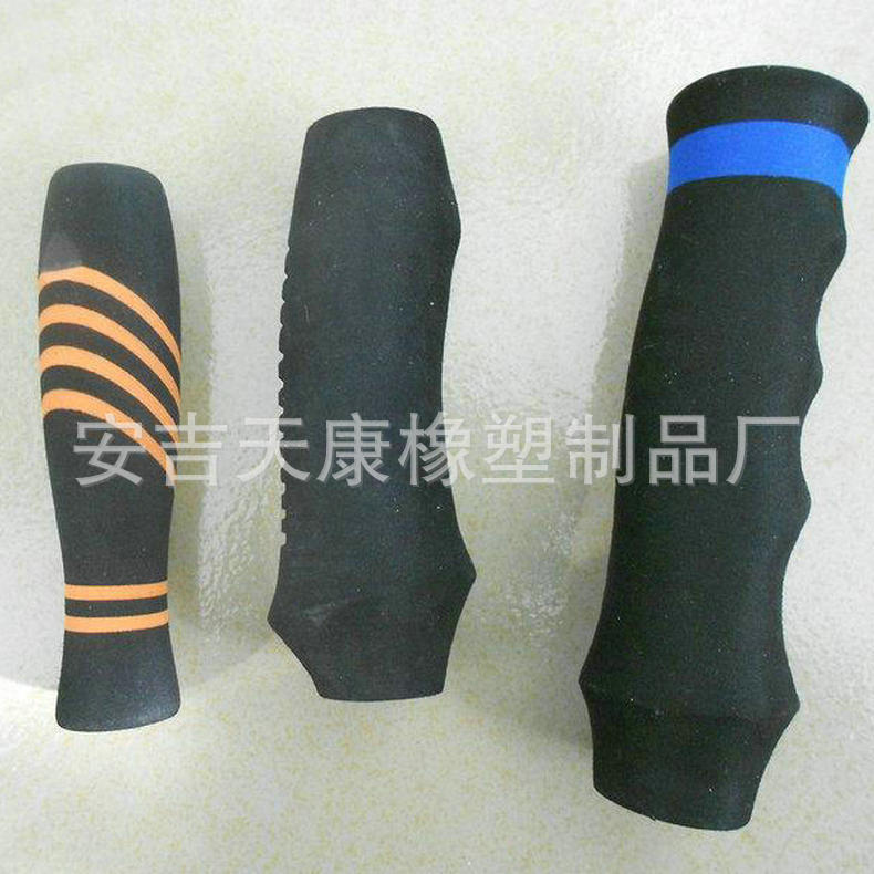 专业供应EVA发泡套管滑板车手把套双色胶棉套EVA手把套防滑耐磨