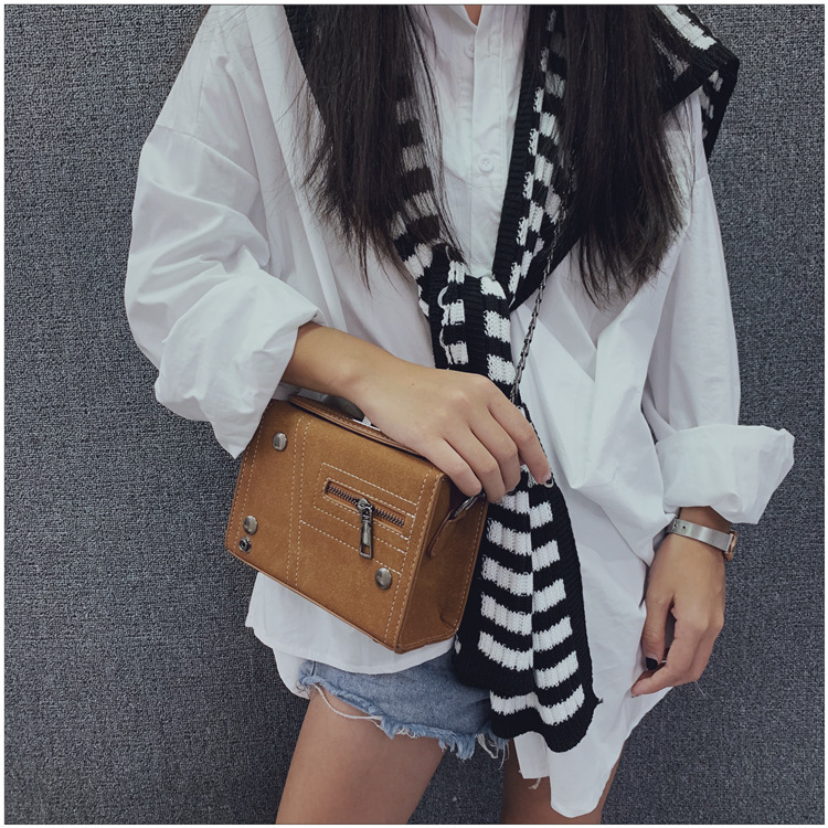 New Fashion Square Lock Contrast Color Messenger Bag Wholesale Nihaojewelry display picture 1