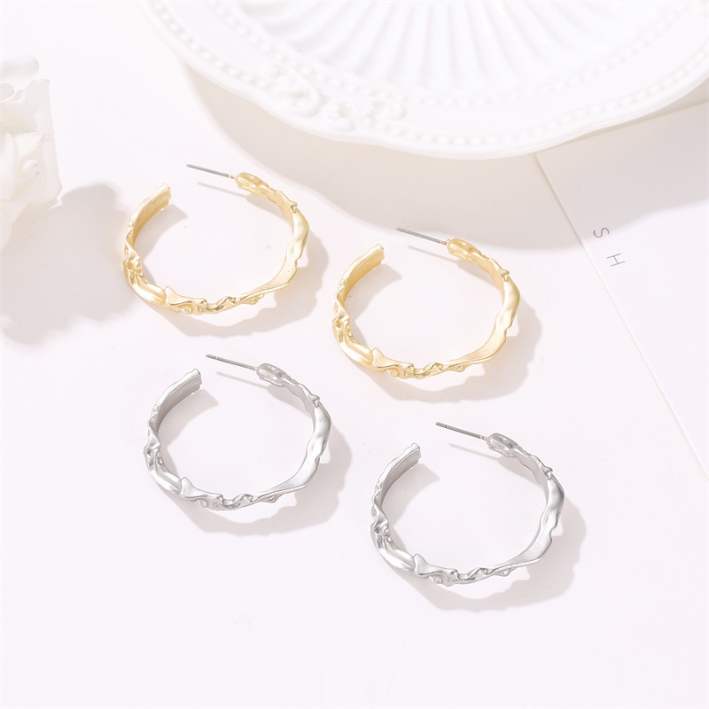 New Fashion Hollow Simple Geometric Freshwater Pearl Metal Earrings display picture 27