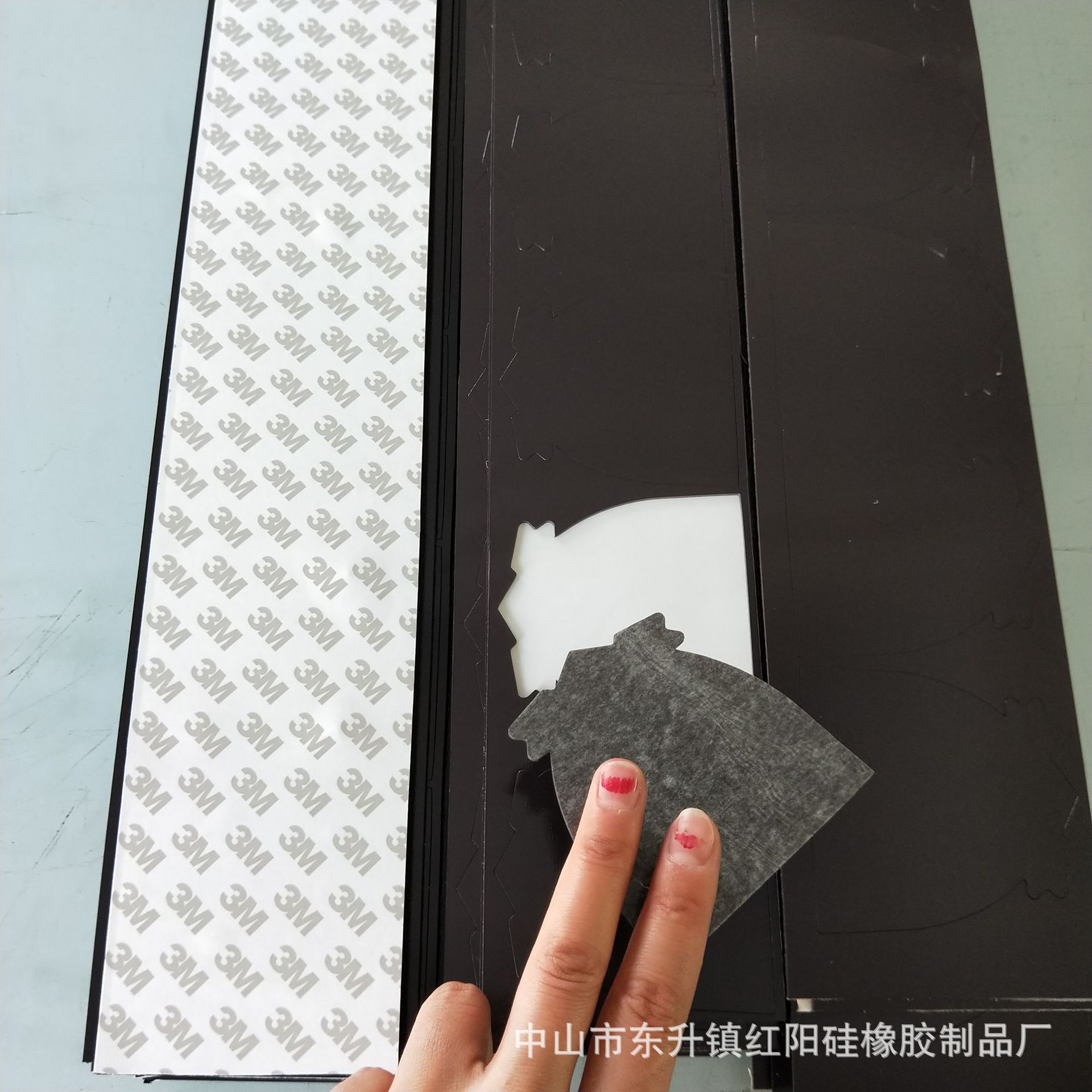 供应 磁性橡胶垫 背胶橡胶垫 网格橡胶垫 磁性胶板