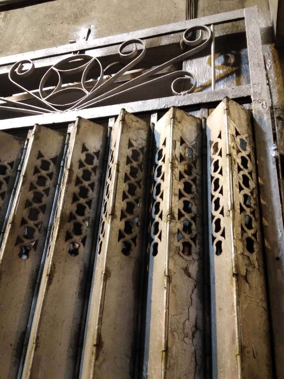 专业怀旧装修推拉铁闸 风琴闸香港铁闸门 铁揽闸 实心扁铁拉闸门-阿里巴巴