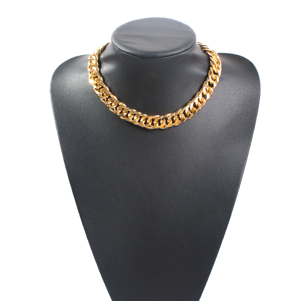 Metal Twist Buckle Thick Clavicle Chain Handsome Short Money Chain display picture 8