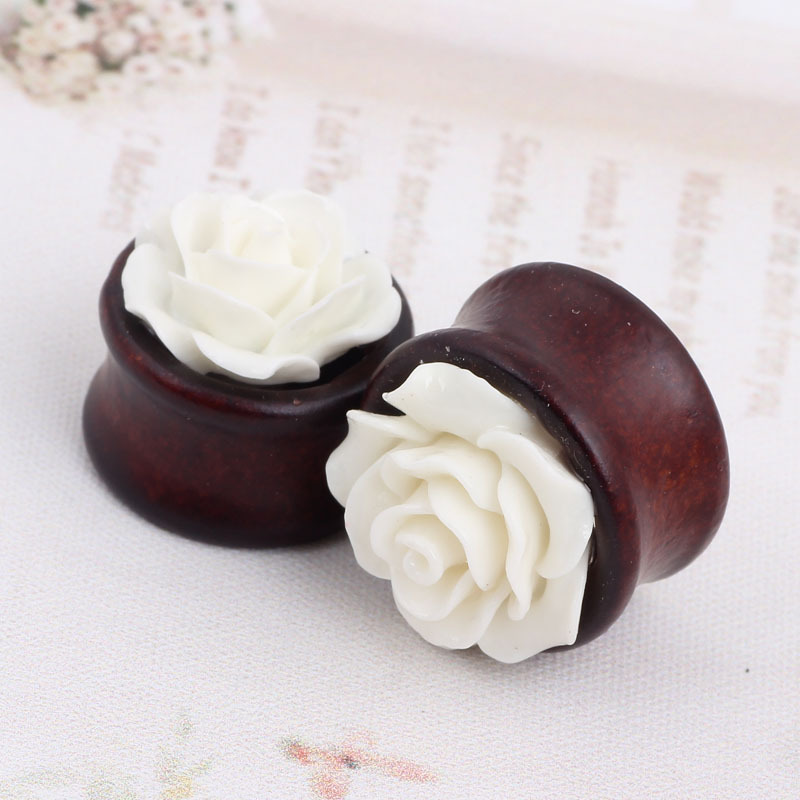 Pointed titanium steel lip stud product view