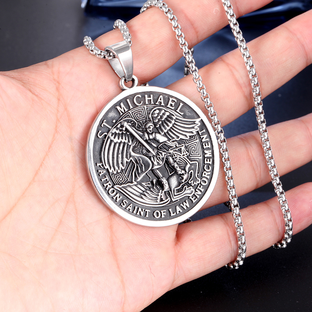 Round Pattern Men's Gender Retro Round Titanium Steel 18K Gold Plated Men's Men Pendant Necklaces