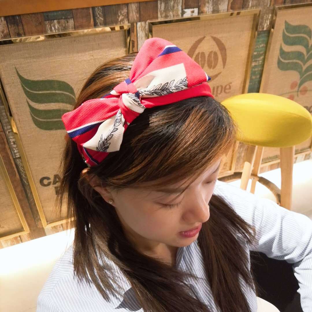 Koreanische Version Des Hasen Ohren Stirnbandes Retro-stil Breit Krempigen Blumen Haarschmuck Stirnband Neue Stoff Farbe Passend Rutsch Feste Weibliche Haarkarte display picture 5