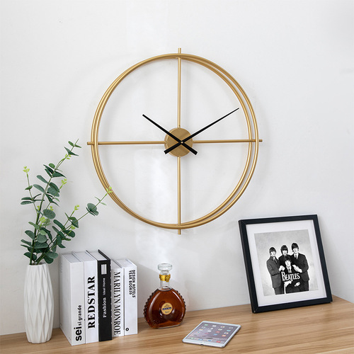 Modern Minimalist Silent Wall Clock, Creative Decorative Clock for Living Room and Bedroom, Nordic Light Luxury Metal and Iron Clock