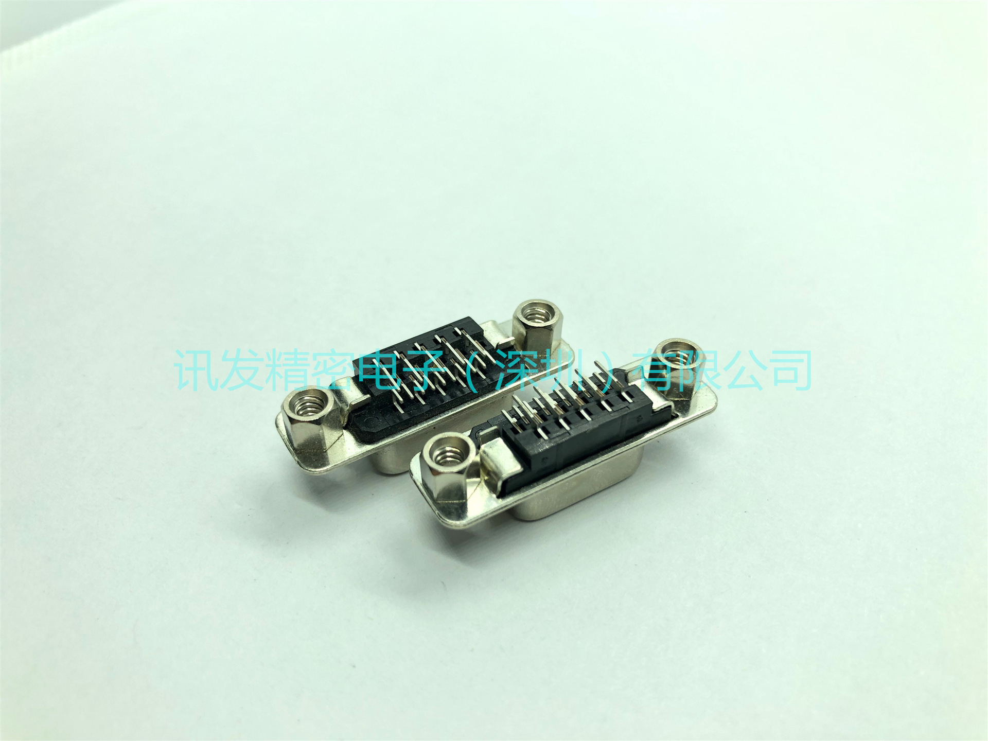 VGA Slim15P 母座90° 插板  窄边铁壳 前壳镀镍 后铆螺母