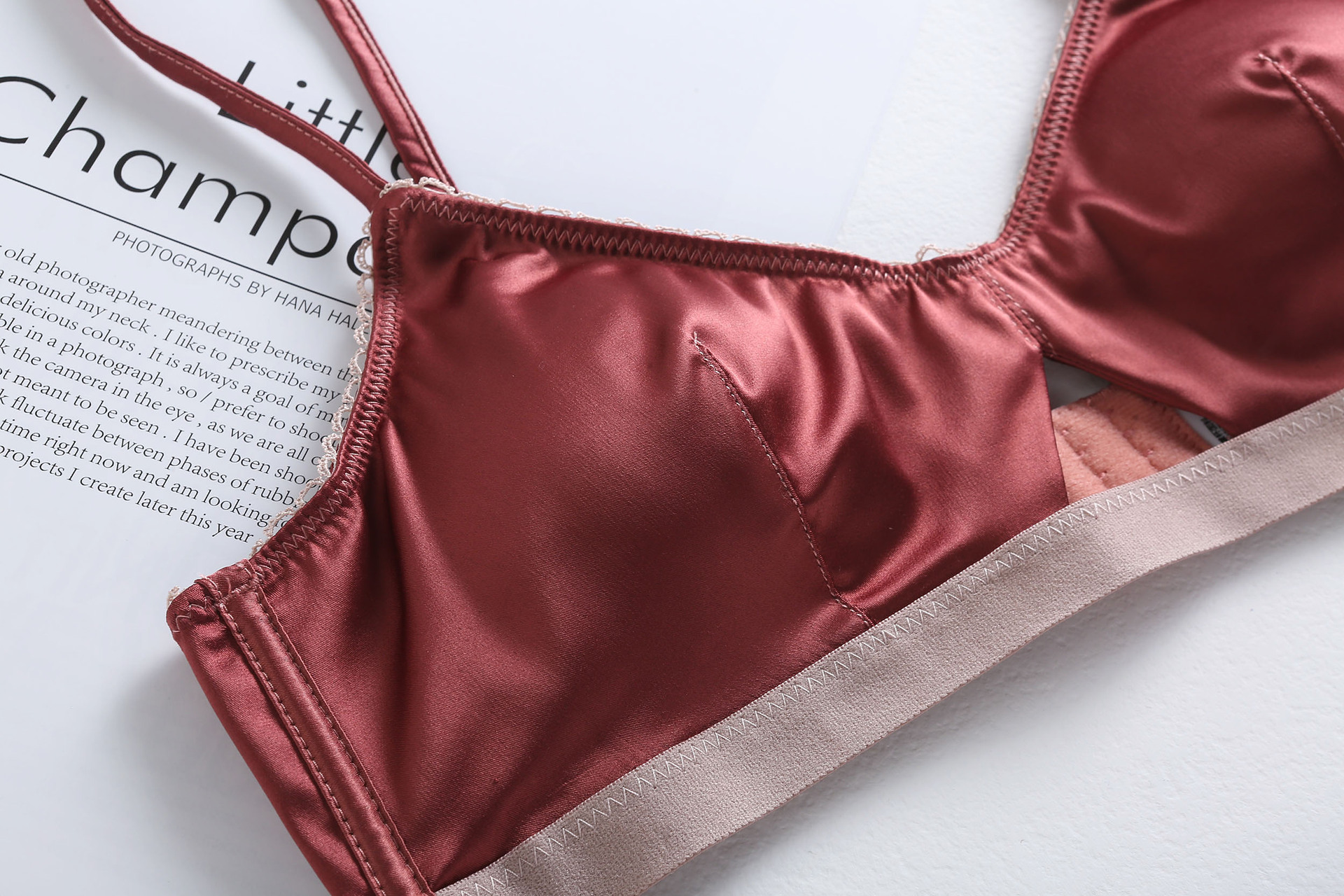 Six Rabbits Satin Comfortable Steel Ring Free Thin Cotton Cushion French Bralette Underwear Set for Women_voghion.com