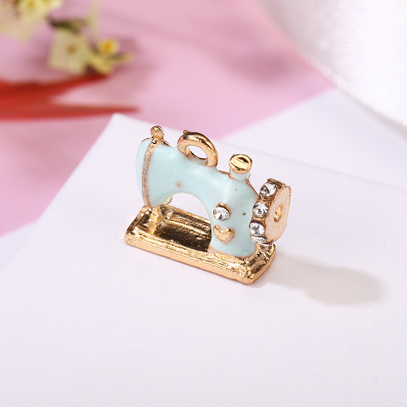 10 PCS/Package Quantity 10 PCS/Package Alloy Rhinestones Sewing Machine Pendant