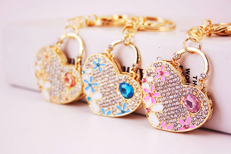 36g Weight Alloy, Metal Material Heart Pattern Men'S Gender Pink, Blue, Peach Color Kuxi Ornament Love Heart Flowers Gem Couple Keychain Women's Bag Accessories Peach Heart Key Chain Metal Pendant 1