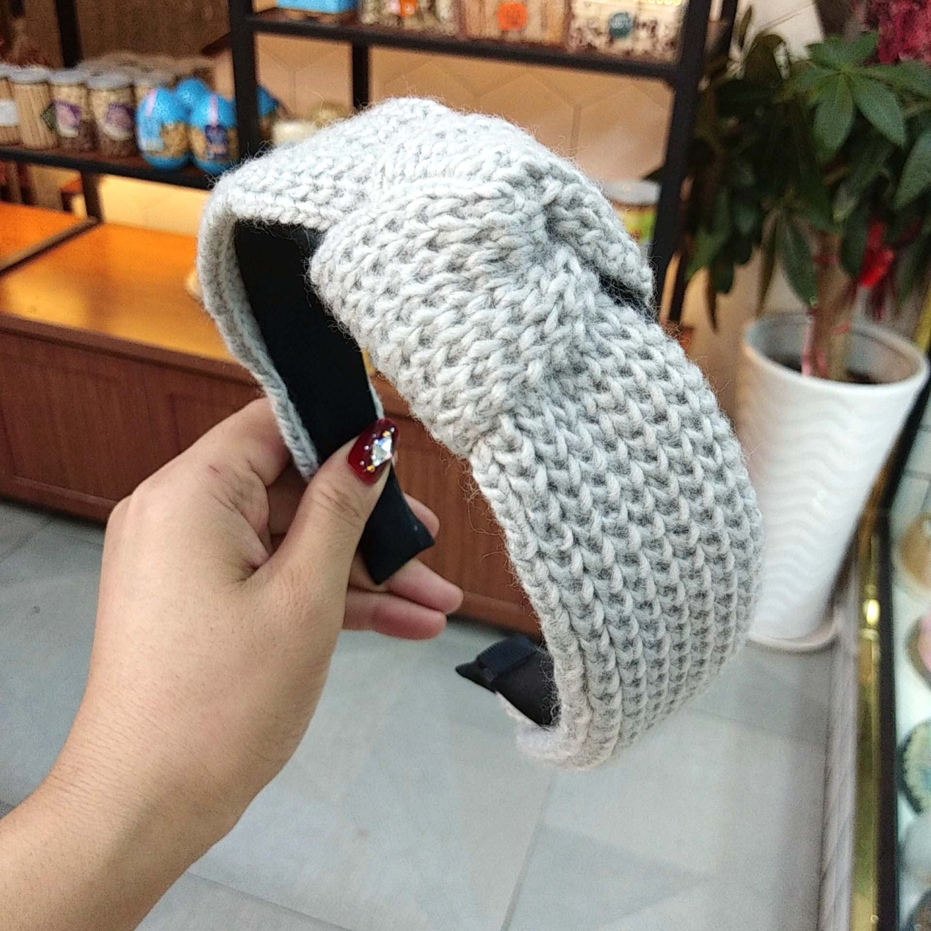 Korean Fashion New Knitted Wool Knotted Headband Wide-brimmed Solid Color Simple Hair Accessories Fashion Wild Headband Ladies Wholesale Nihaojewelry display picture 8