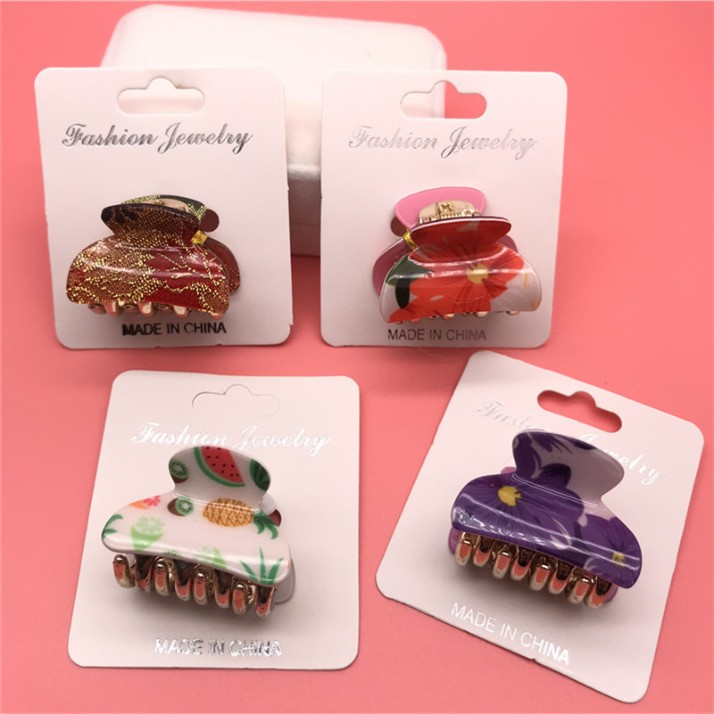 Paquete de tarjetas tamaño pequeño 4cm de acrílico de cuatro garras horquilla clip de agarre del pelo dos yuanes tienda de accesorios para el cabello accesorios para la cabeza de suministro