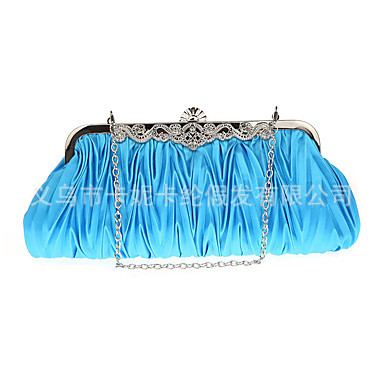 Bolsa cuadrada de doble hebilla lisa con superficie de seda