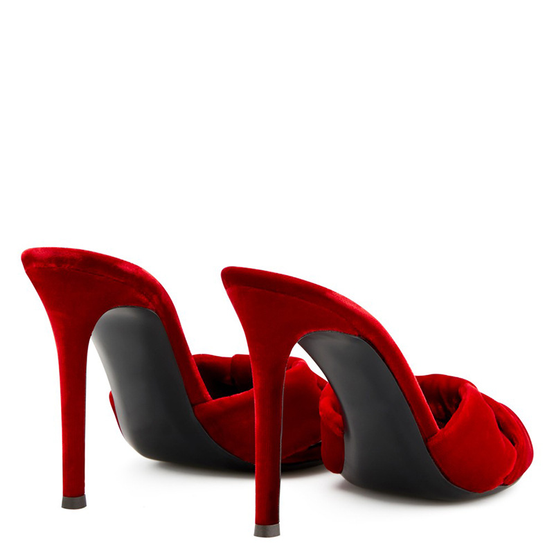red heels (4).jpeg