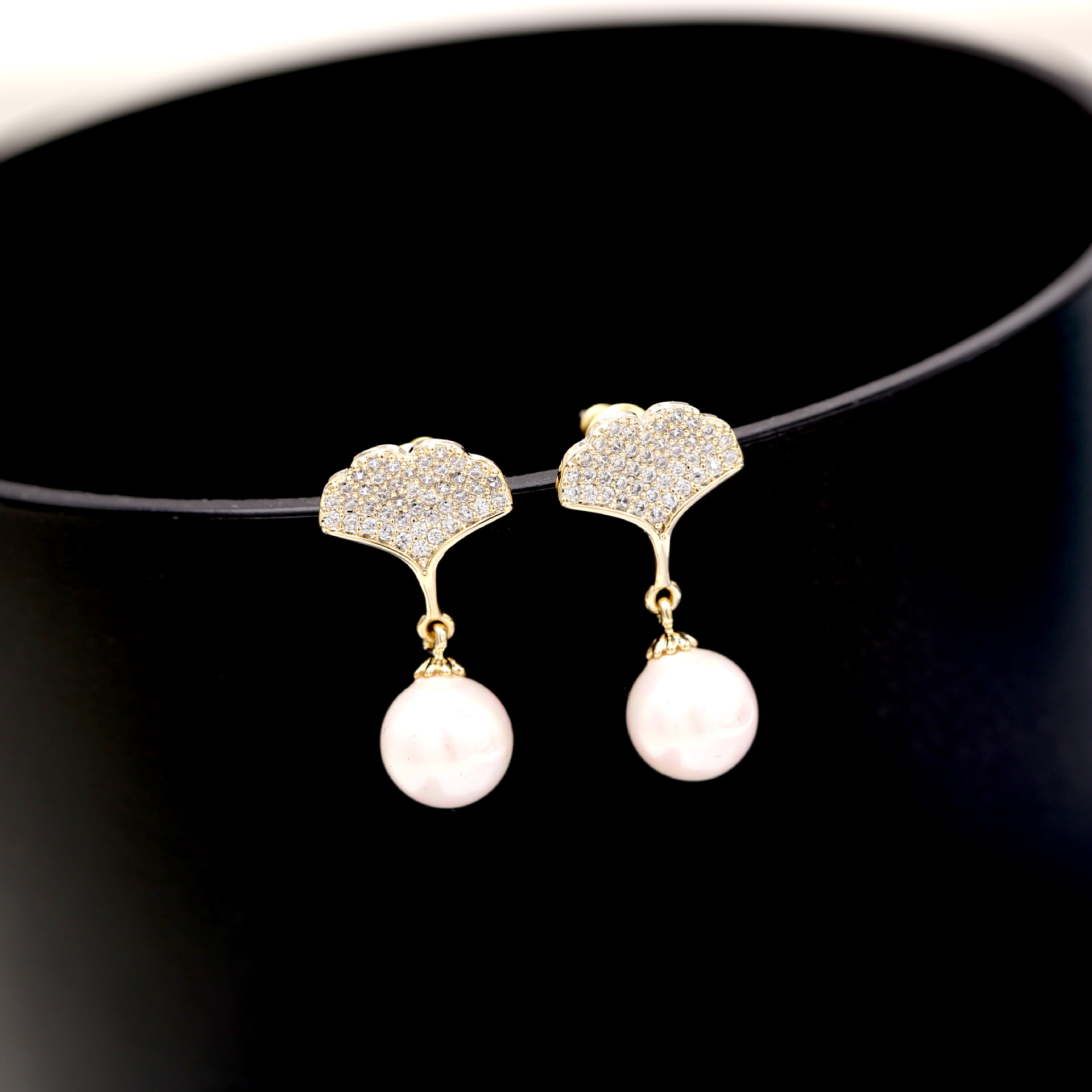 Ginkgo Leaf Zircon Pendientes S925 Silver Needle Pearl Stud Aretes Para Mujer display picture 13