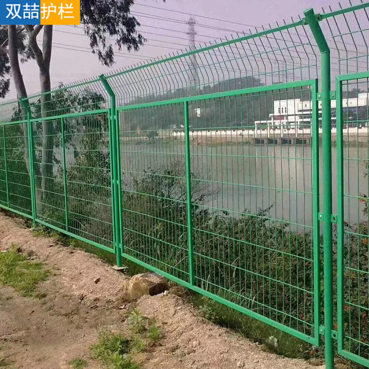 厂家直销框架护栏 绿色浸塑公路安全防护围栏 钢丝边框框架护栏网