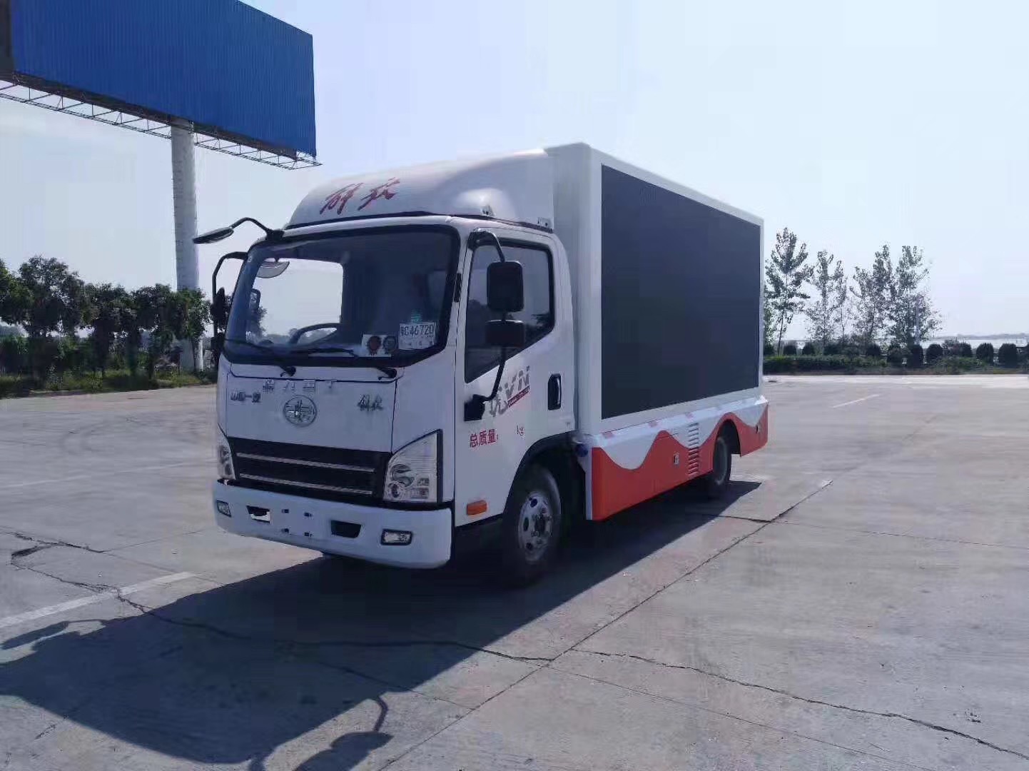 10771756221_569544912