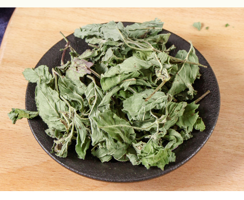 Mint Leaf Tea (Mentha haplocalyx) — Dried Bo He Leaves, 45g Jar, Fresh Aromatic Herbal Tea in use