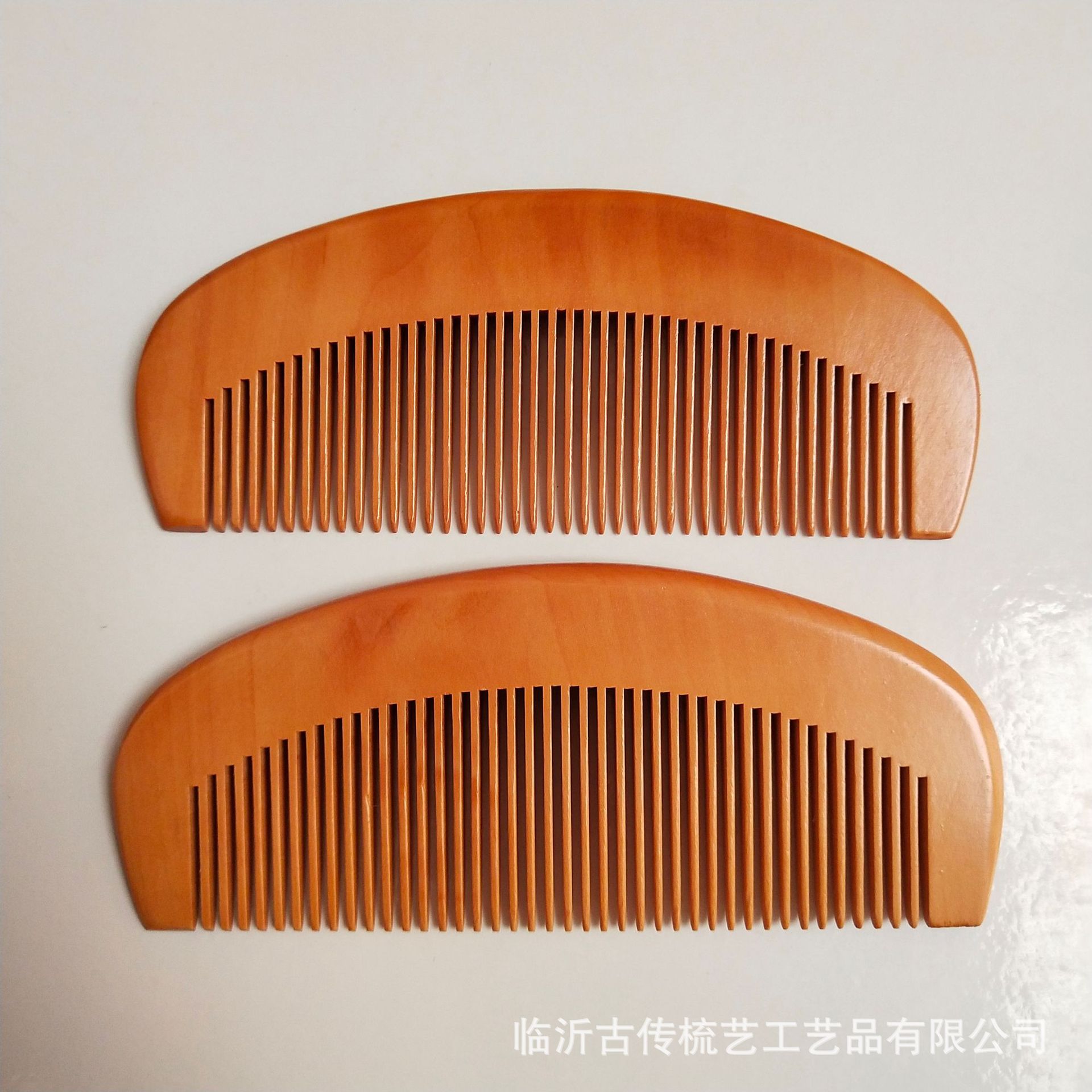 13厘米深咖啡色月形细齿加密桃木梳子母亲节广告礼品免费刻字木梳-阿里巴巴