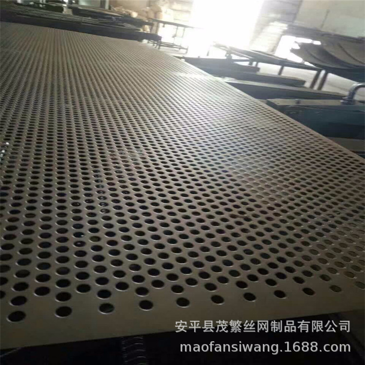 厂家现货蓝色圆孔冲孔爬架网镀锌板高层建筑施工安全防护爬架网