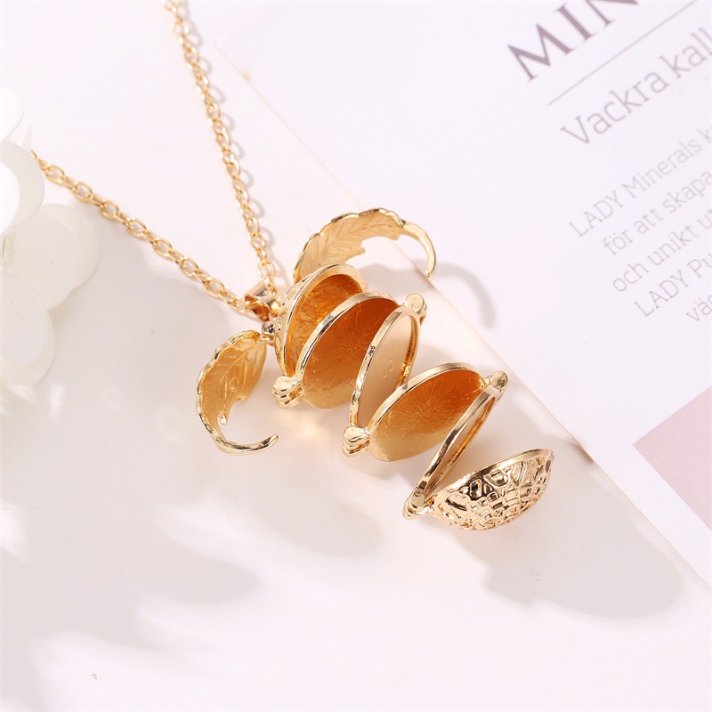 New multi-layer wings photo box necklace locket retro photo box aromatherapy pendant wholesale nihao