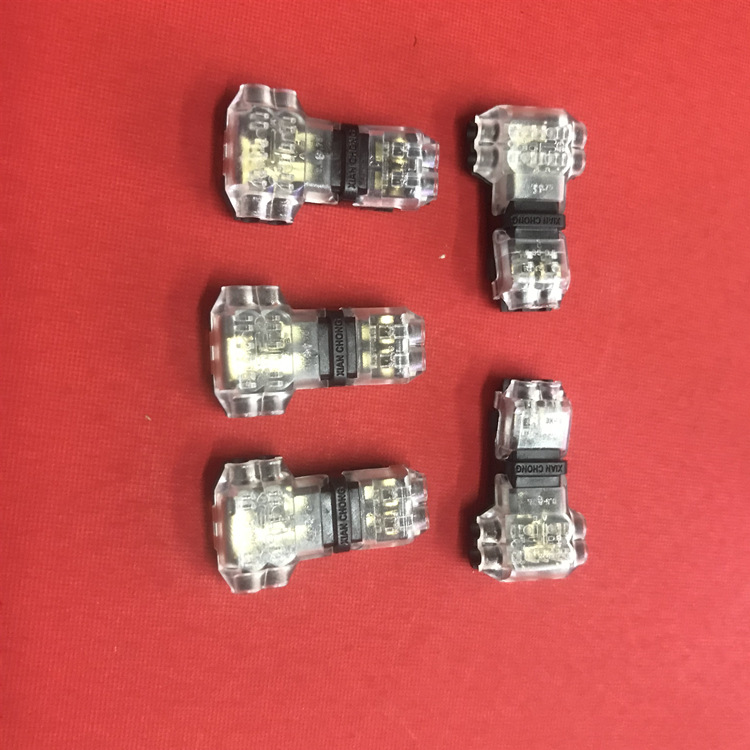 Supply of wire stripping-free terminal block quick connector