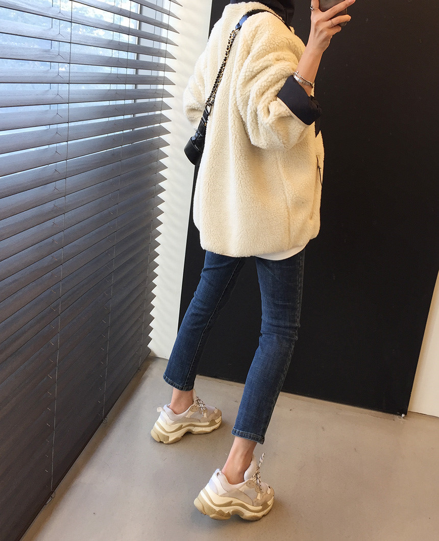 Women's Lamb Wool Coat With Pocket Detail And Stand Collar_voghion.com