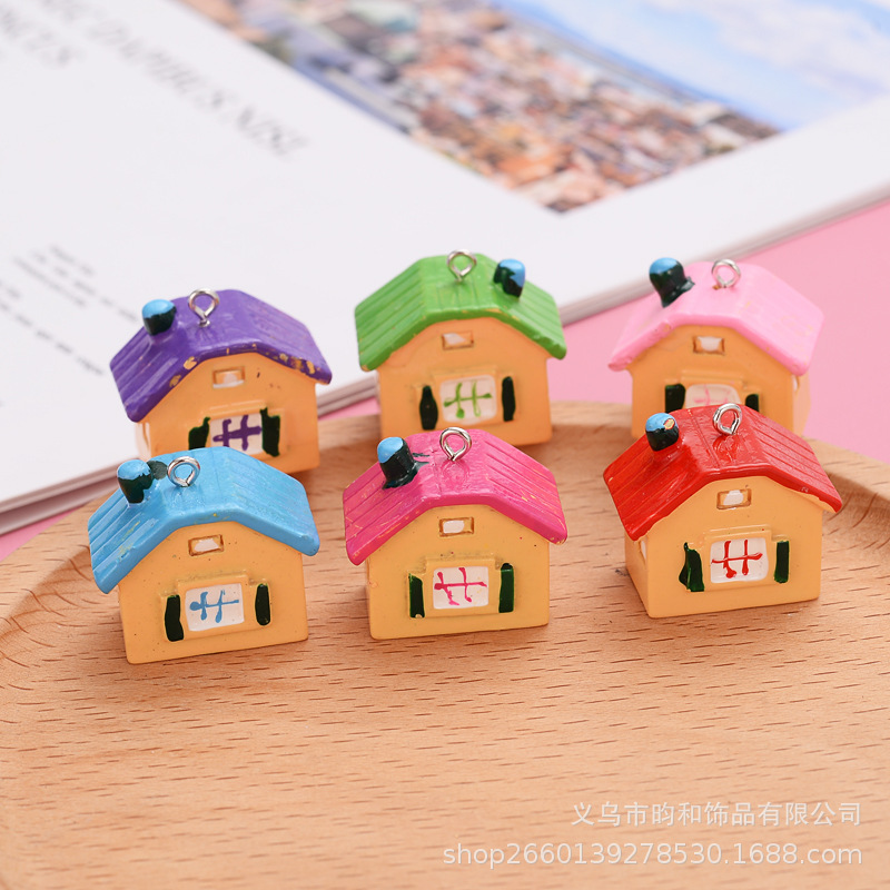 Creative Small House Keychain Pendant Resin Ornaments Bag Accessories Small Gifts Cute Features Cartoon Small Toys Creative Small House Keychain Pendant Resin Ornaments Bag Accessories Small Gifts Cute Features Cartoon Small Toys