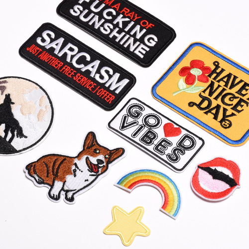 批发黑色刺绣补丁贴布贴欧美潮牌羽绒服鞋帽衣服贴小号带背胶