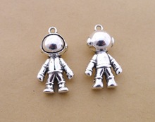 A8282 太空人 20个/包 11克 18x33mm 古银色合金饰品配件批发