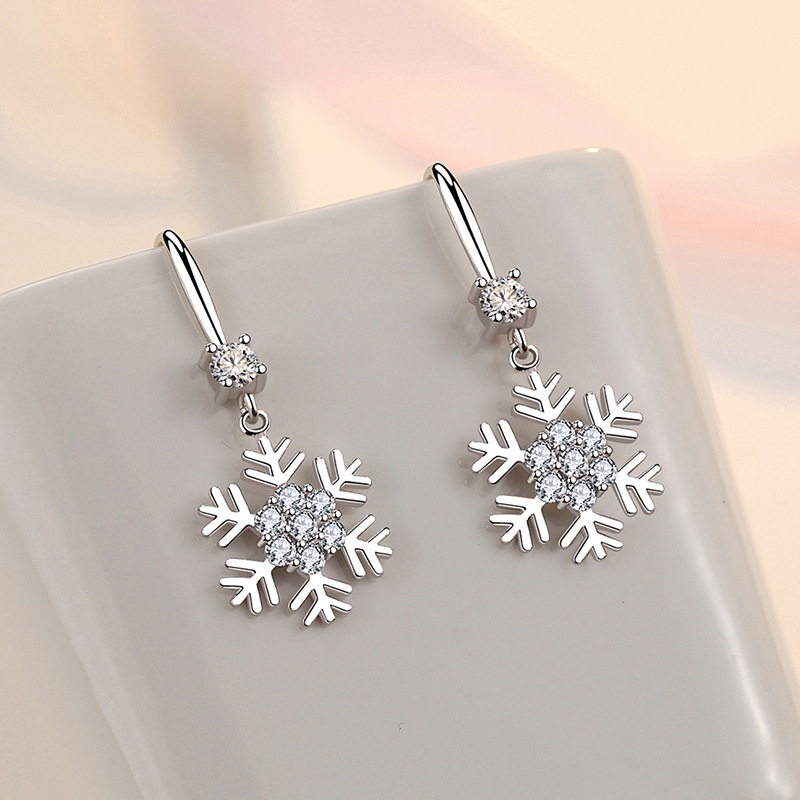 temperament-snowflake-earrings-with-rhinestones-fashion-personalized-christmas-earrings-for-women-jewelry