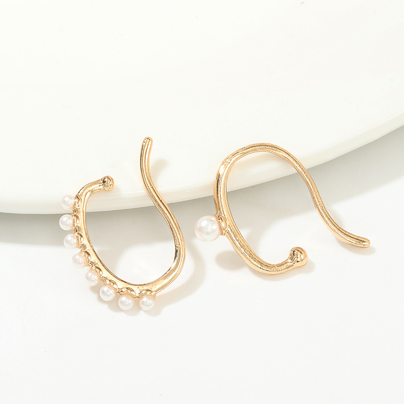 Fashion C Shape Plating Alloy No Inlaid Earrings display picture 5