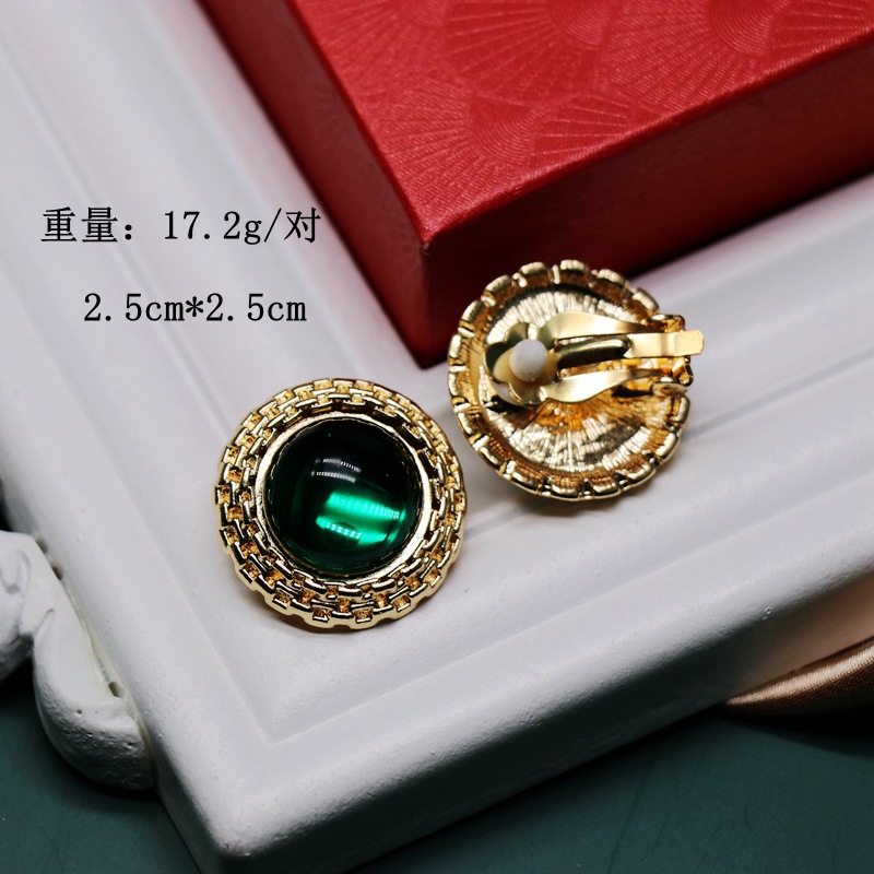 Round Retro White Green Pearl 925 Silver Stud Earrings Retro Golden Concave Lace Round Ear Studs display picture 2