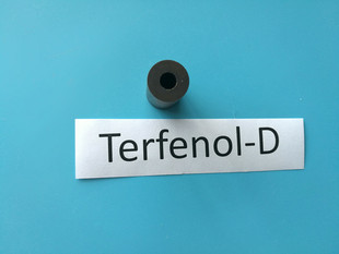 ���Ը����ʹ������s������C�F�Ͻ�Terfenol-D