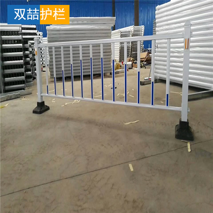 厂家供应市政护栏 安全隔离栏 城市小区绿化 人行道隔离防护栏