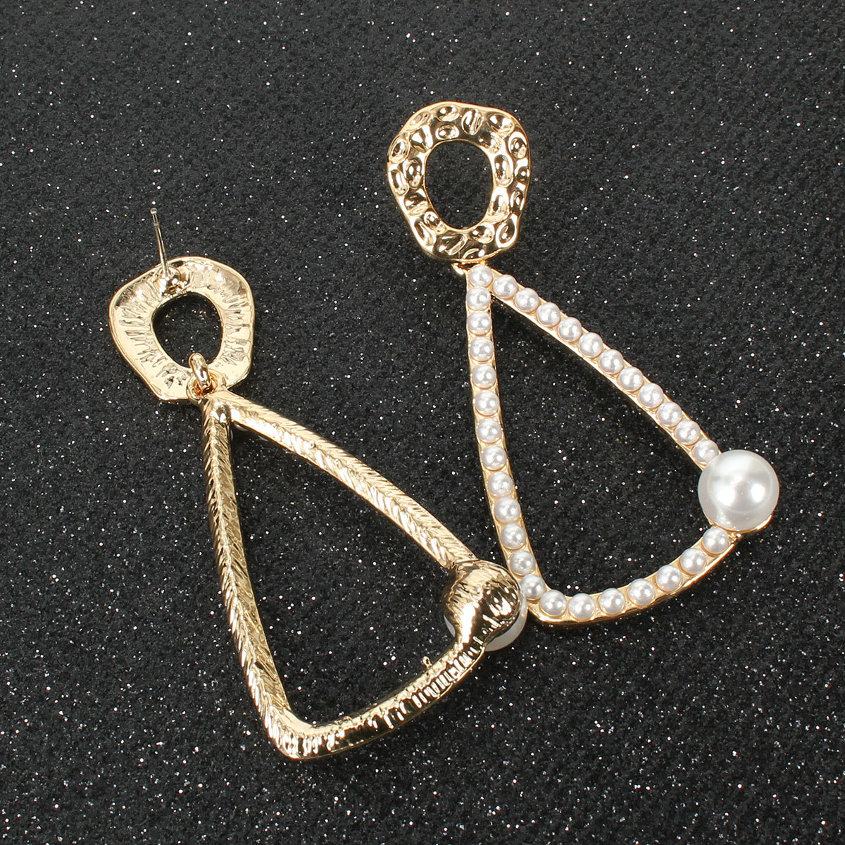 Earrings Female Geometric Metal Imitation Pearl Long Earrings display picture 3