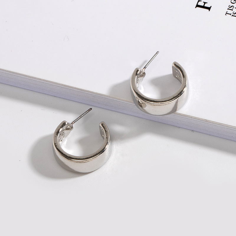 Simple Fashion Metal C-shaped Earrings display picture 8