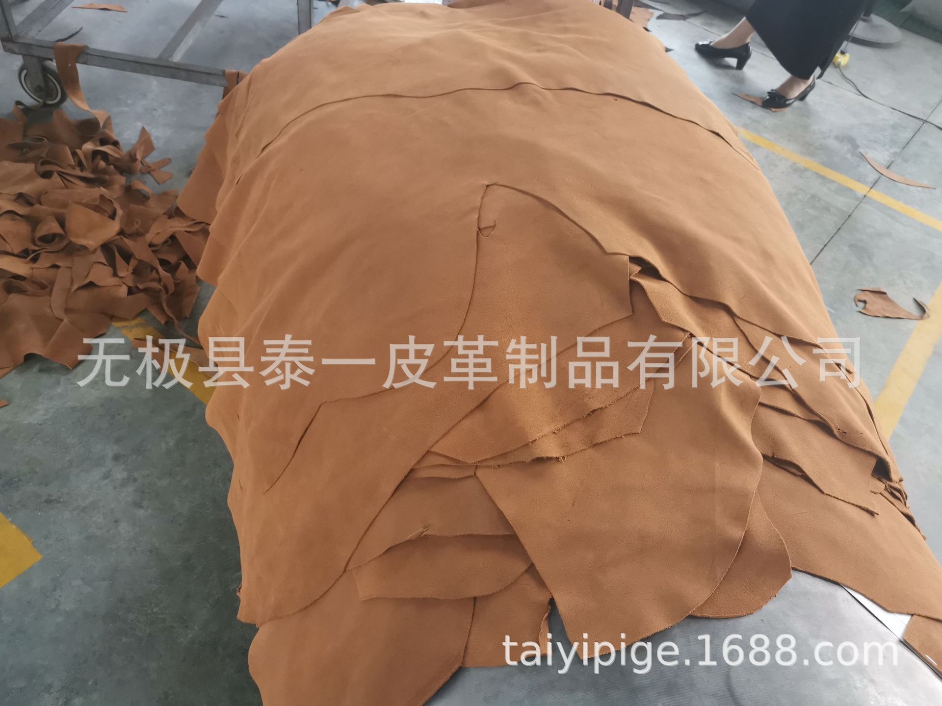 小张劳保黄棕色绒面皮、反绒皮，绒面细，可做劳保鞋、儿童鞋等