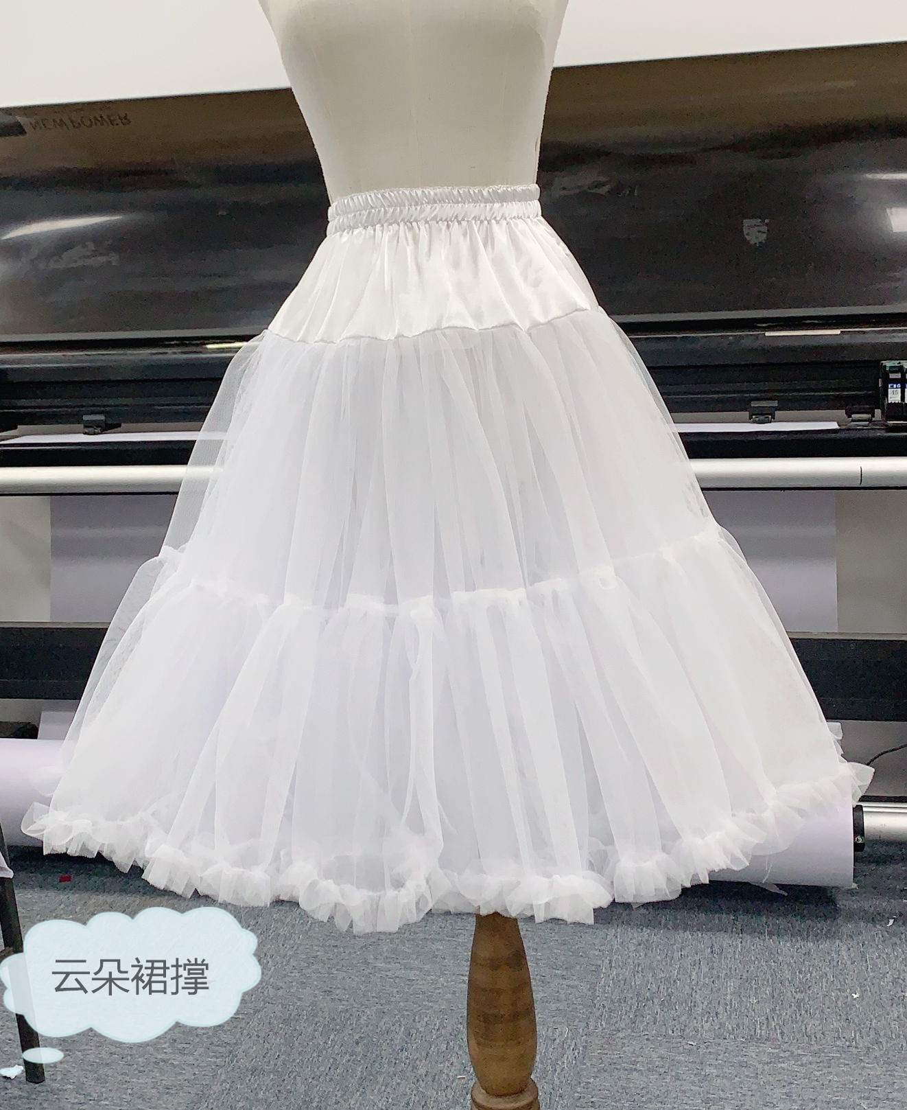 带裙撑的裙子叫什么,裙子太蓬显胖怎么办,裙撑的发展史_大山谷图库
