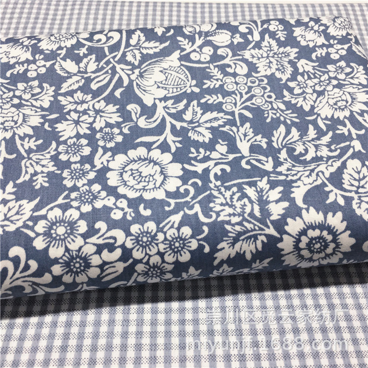 批发供应 纯棉斜纹布料 全棉复古蓝色花朵格子 床品棉服手工面料