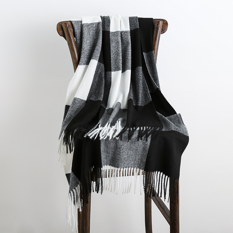 Autumn and winter new pattern Korean Edition Cashmere Large lattice Simplicity tassels scarf Versatile keep warm Shawl Collar wholesale