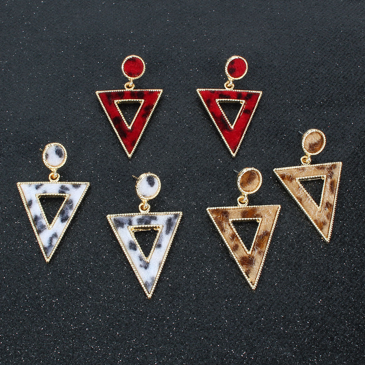 Inverted Triangle Leopard Alloy Earrings Fashion Earrings display picture 2