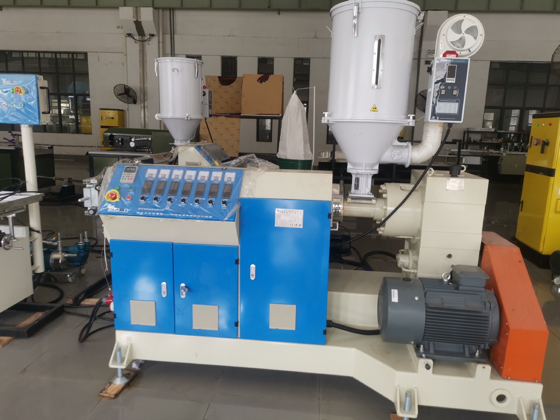 厂家直销LED/PC灯罩挤出机器三防异型灯管押出生产线