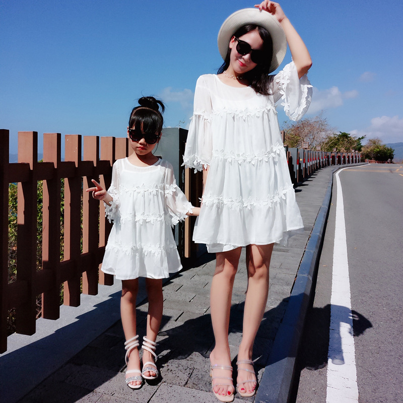 Parent child summer 2022 new mother woman loose three-dimensional lace two-piece set medium length dress