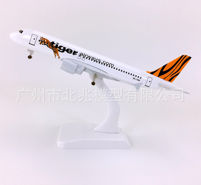 A320老虎航空(白底座) 18cm 2.JPG