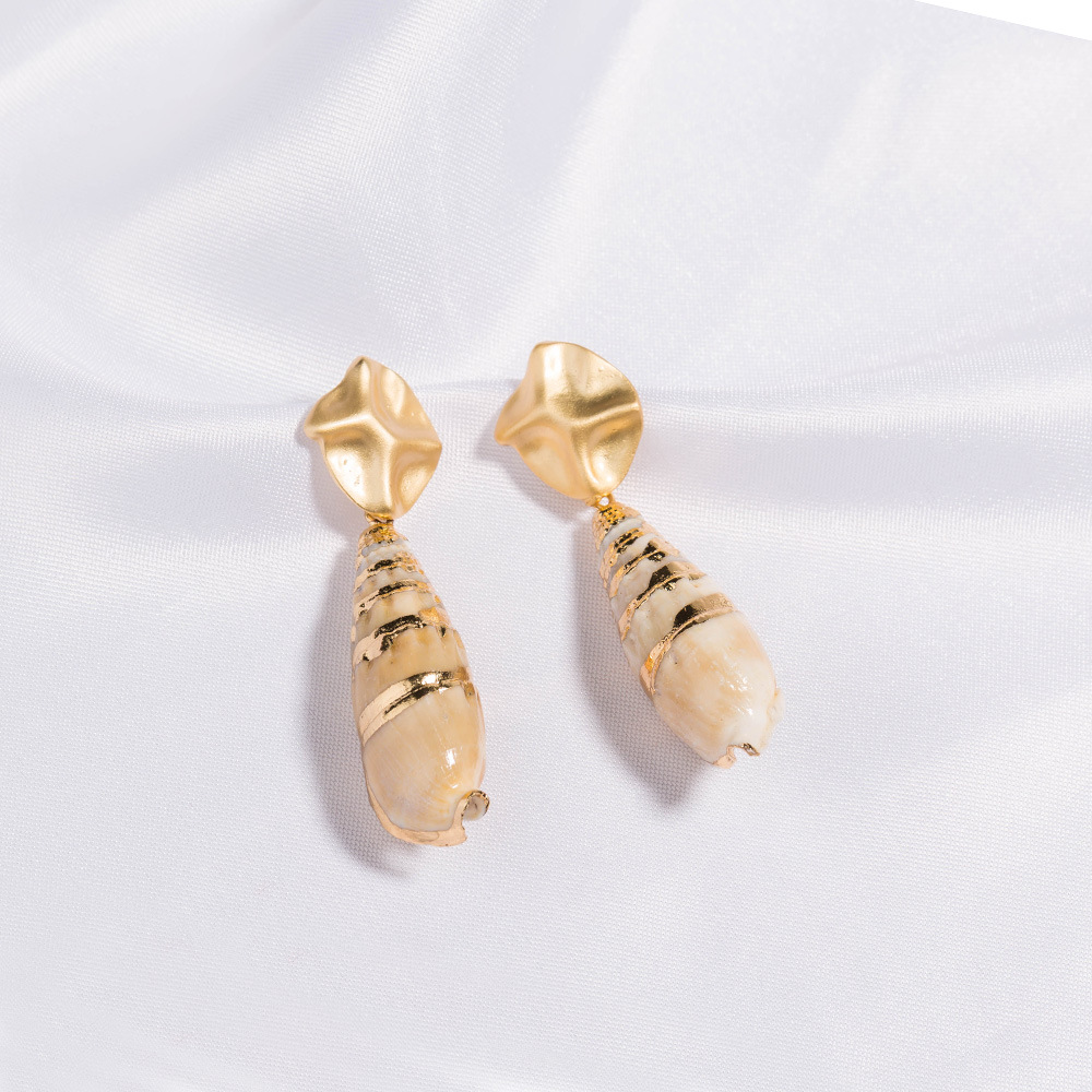 Fashion Natural Conch Long Earrings Wholesale display picture 6