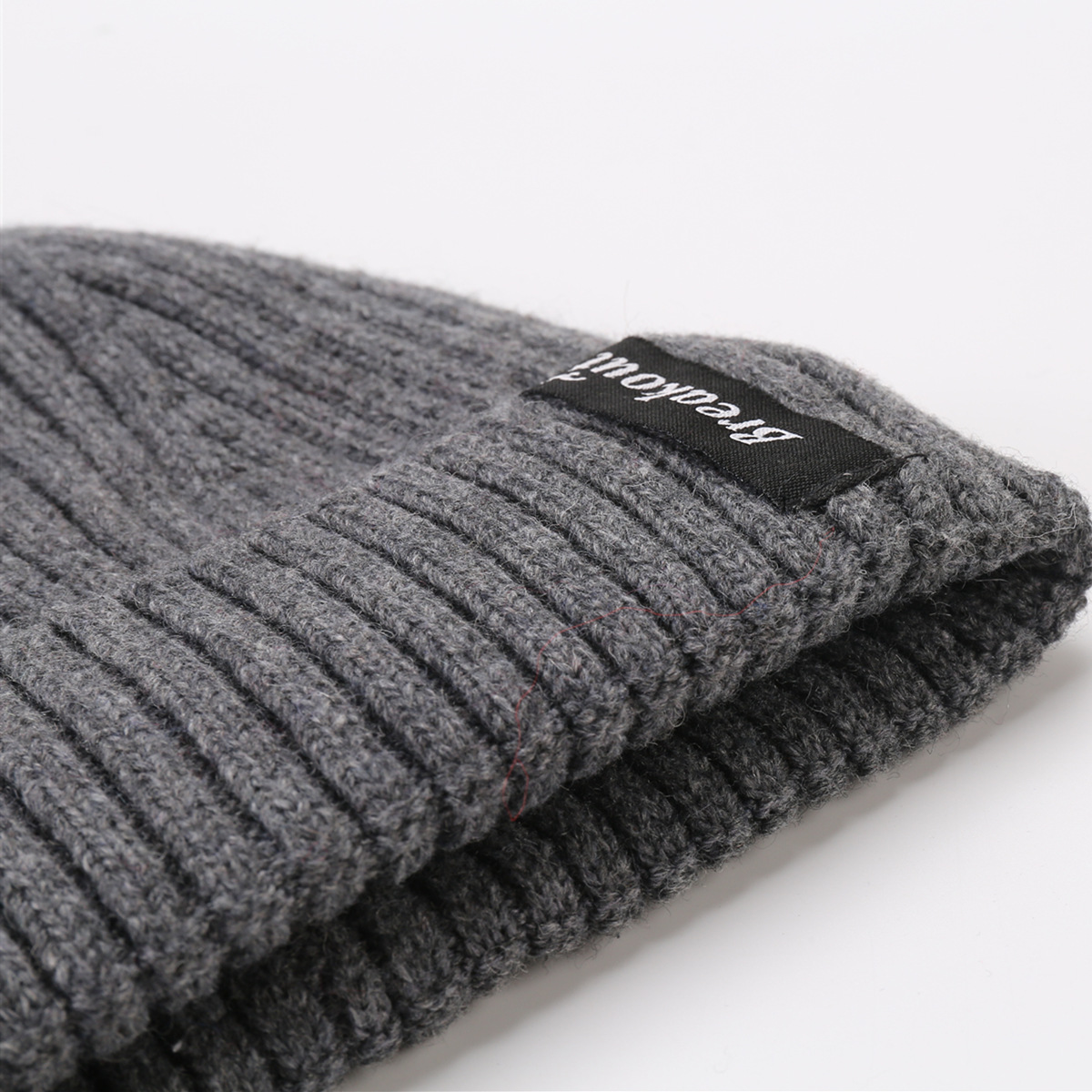 Cappello da uomo in lana calda lavorato a maglia con lettera adesiva con bordo arricciato a righe dritte in velluto autunno e inverno da donna_voghion.com