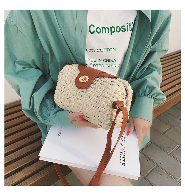 Summer Woven Straw Bag Women&#39;s New Style Foreign Bag Retro Shoulder Messenger Bag display picture 13