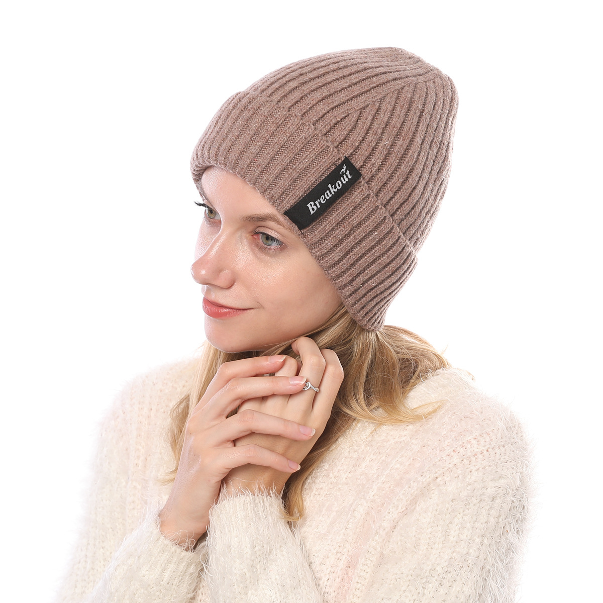 Cappello da uomo in lana calda lavorato a maglia con lettera adesiva con bordo arricciato a righe dritte in velluto autunno e inverno da donna_voghion.com