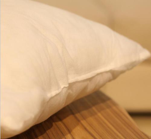 Modern minimalist solid color non-woven square pillow core, vacuum compressed soft PP cotton bed head cushion core and support pad core